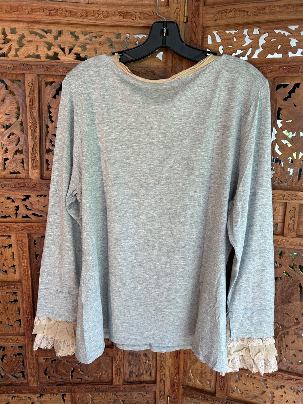 Soft Surroundings Light Gray Long-Sleeve Top with Distressed Cream Lace Trim XL - Picture 5 of 5